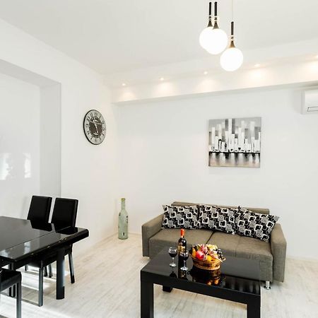 Lovely 2 Bedroom Flat Tbilisi Exterior photo